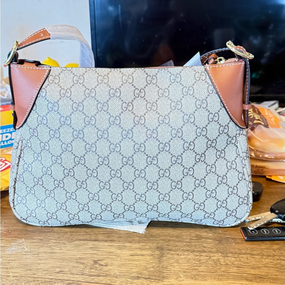 DHgate  Gray and Brown Women's Bag new never worn I thought it was smaller